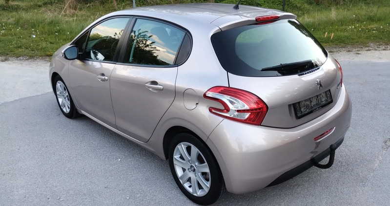 Peugeot 208 cena 18900 przebieg: 218000, rok produkcji 2013 z Chmielnik małe 529